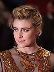 Potret Greta Gerwig menghadiri Festival Film Internasional Berlin 2018.