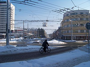 Par trolejbusu apgriešanās vietu Hradeckrālovē kalpo rotācijas aplis.