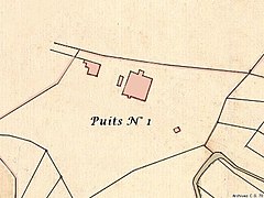 Plan de masse montrant les bâtiment en rouge et les imites de terrains en noir.