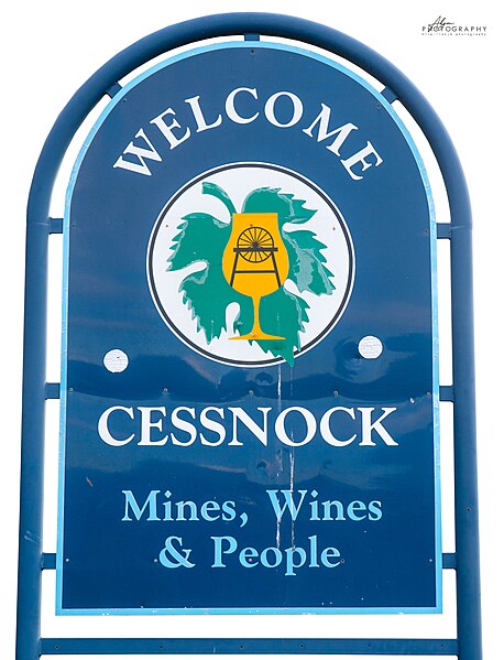 File:Welcome to Cessnock.jpg