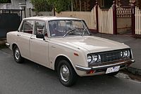 Facelift Corona (RT40) sedan