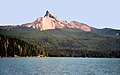 Le mont Thielsen vu depuis le lac Diamond.