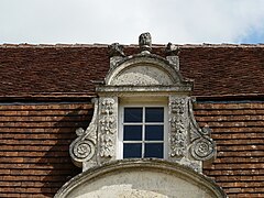 La lucarne centrale du logis