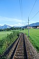 Gleisbogen in Altmünster, links im Hintergrund der Erlakogel