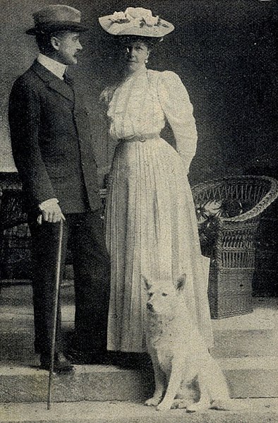 File:Graf Elemér Lónyay und Gattin Stephanie auf Schloss Oroszvar, 1906.jpg