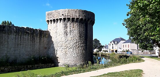 Tour de Kerbernet ou Saint-Michel.