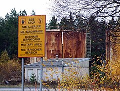 Military Area sign in Hiukkavaara Oulu 20061008.JPG