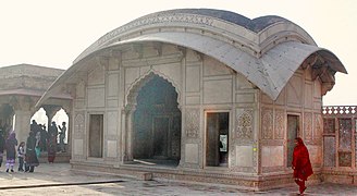 Naulakha Pavilion Lahore Fort.jpg