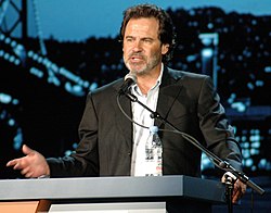 Dennis Miller discursando na JavaOne em 2007.