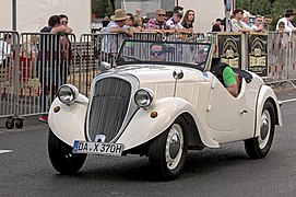 Škoda 420 Popular - left front view