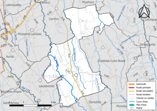 Carte en couleur présentant le réseau hydrographique de la commune