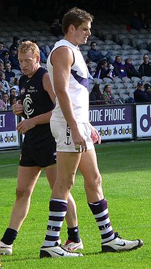 Aaron_Sandilands towers over Carlton's Lance Whitnall