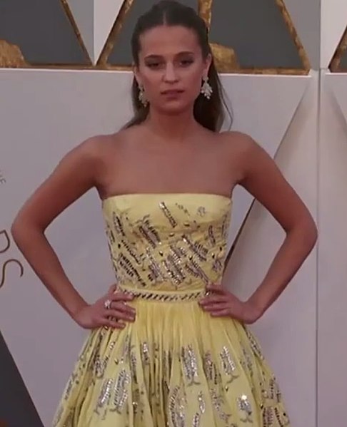 File:Alicia Vikander Oscars 2016.jpg