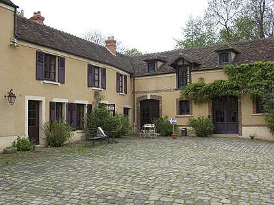 Moulin de Villeneuve à Saint-Arnoult-en-Yvelines, demeure d'Elsa Triolet et Louis Aragon.