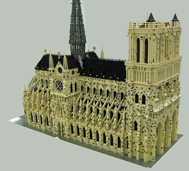 File:LEGO Notre Dame de Paris 2.jpg