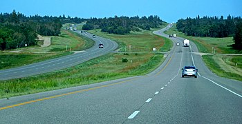 Jalan Raya Trans-Kanada di bagian timur Manitoba, dekat Carberry.