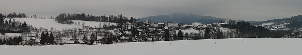 Panorama vido al Petrovice u Sušice de Nový Dvůr