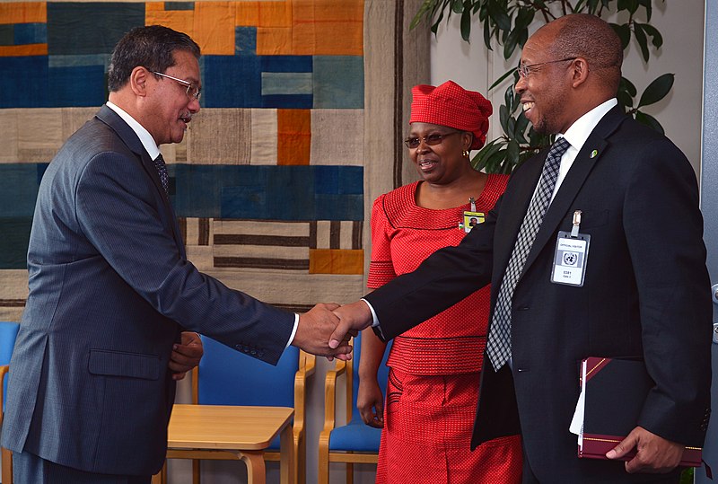 File:Daud Mohamad & Moeketsi Majoro (01910407) (9651039353) (cropped).jpg