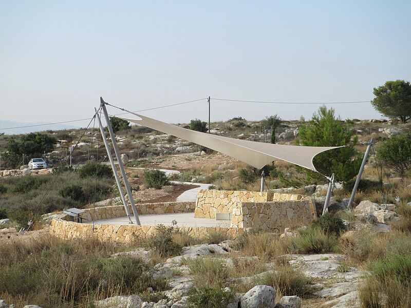 File:PikiWiki Israel 44925 Amnon Lipkin Shahak lookout in Modiin.JPG