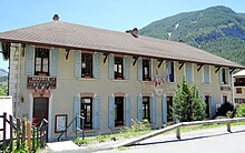 Les Vigneaux - Mairie-école.JPG