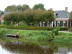 Huizen langs het Hoendiep