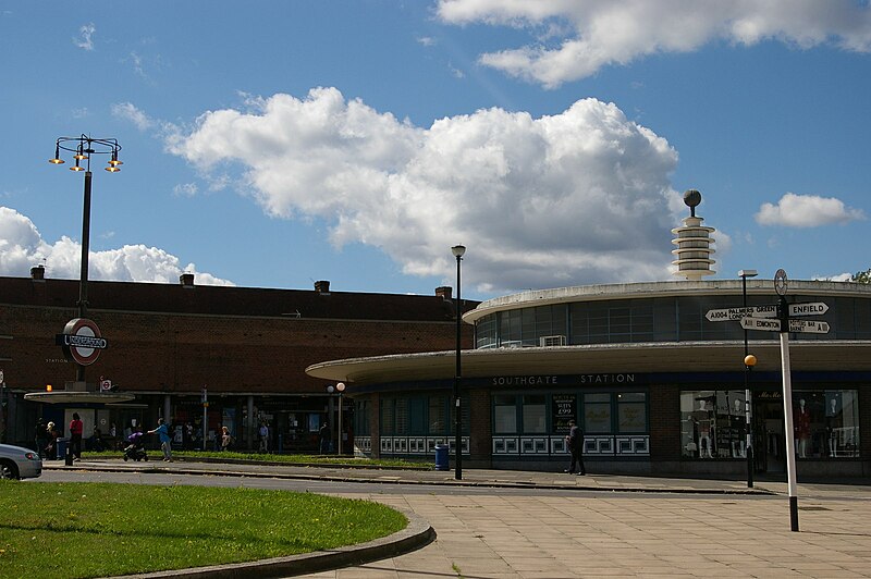 File:Southgate underground station - geograph.org.uk - 5503791.jpg