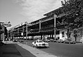 Der Bahnhof Gun Hill Road mit der Elevated Subway (oben) und einer, inzwischen restlos entfernten, Ebene für die Old El (unten)