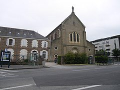 La chapelle et le couvent des franciscains à gauche aujourd'hui. Il a reçu les séminaristes entre 1906 et 1910.