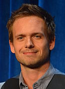 Patrick J. Adams incarne Mike Ross