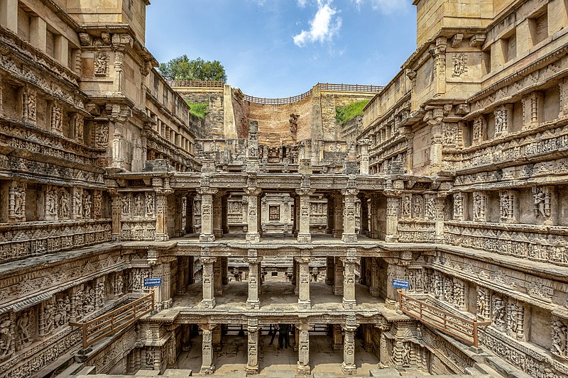 File:Rani ki vav-Patan-Ahmedabad-Gujarat-O0A0110A.jpg