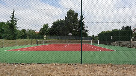 Terrain de tennis.