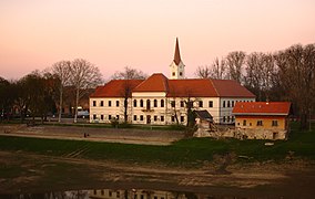 Velki Kaptol, bývalé sídlo kapituly s kostelem