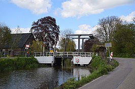 De Vrouwenbrug over de Lange Linschoten