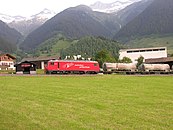 Zementzug der Matterhorn-Gotthard-Bahn (MGB) auf der Oberalpstrecke mit einer HGe 4/4 II