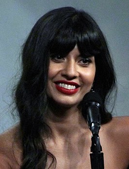 Jameela Jamil tijdens de Comic-Con in 2018