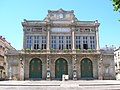 Théâtre municipal dont la façade est classée aux monuments historiques.