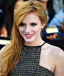 Bella Thorne bei der Filmpremiere von Die Bestimmung – Divergent (2014)