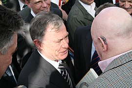 Günter Kunert im Gespräch mit Bundespräsident Horst Köhler.jpg