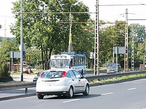 Nokrituši kontakstieņi bez virves, tie stāv gandrīz perpendikulāri