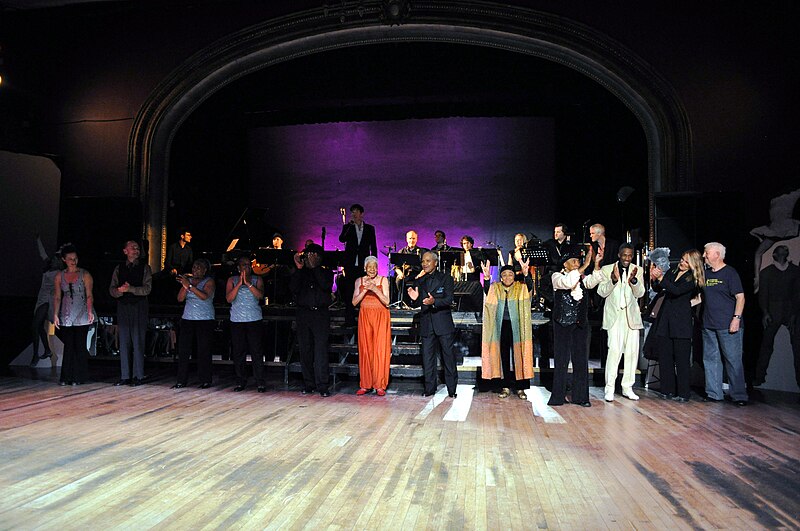 File:Masters of Lindy Hop and Tap 2009 - taking bows 09.jpg