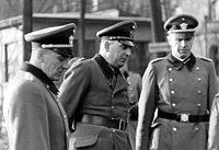 Otto Winkelmann (till höger) med Wilhelm Fuchs och Kurt Daluege år 1940.