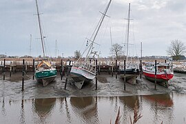 Boote bei abgesenktem Wasserstand