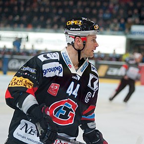 Photographie de Shawn Heins avec l'équipe suisse de Fribourg-Gottéron