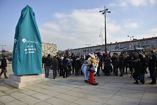 Avdukingen av l'obélisque René Goscinny , en obelisk som ble reist foran jernbanestasjonen i den franske byen Angoulême.