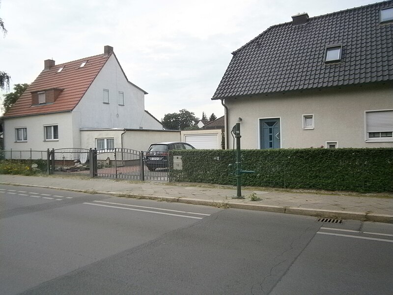 File:Straßenbrunnen116 Staaken Cosmarweg Bolteweg (7).jpg