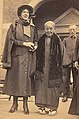 Niijima Yae (dreta) en els seus darrers anys amb Evangeline Booth, General de l'Exèrcit de Salvació (esquerra) Novembre de 1929