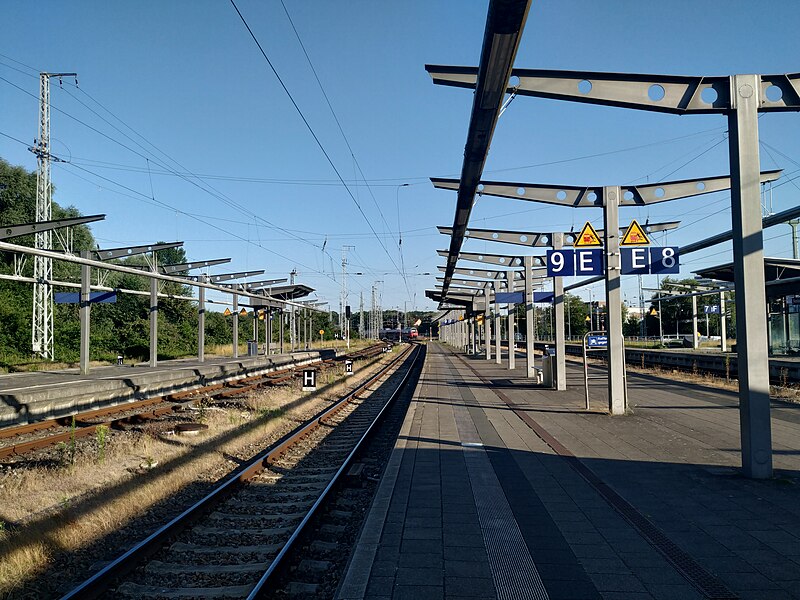 File:Rostock Hauptbahnhof.jpg