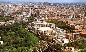 Vista aérea de la parte oeste de Madrid en 1991.jpg