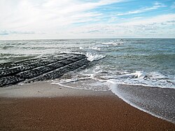 Strandhoofd bij de vloed in Oostende, Noordzee