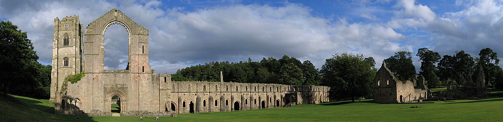 Widok na Fountains Abbey